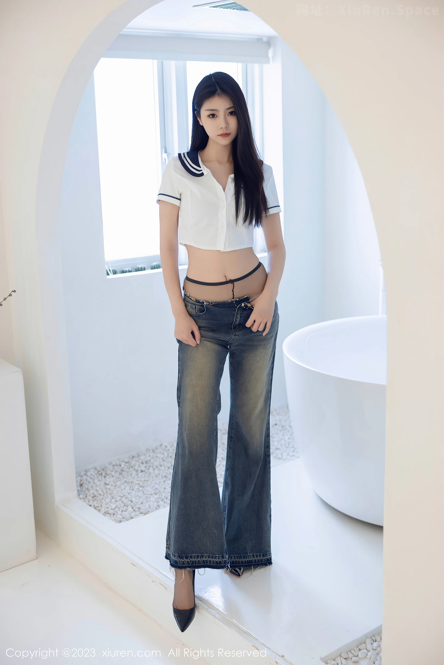 图片[6]-[XiuRen秀人网]VOL.7027 模特可乐Vicky白色上衣配牛仔裤露超薄黑丝秀曼妙身姿诱惑写真82P-秀人网官方网站